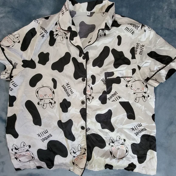 Cow Print Pajama Set Like Silk Button Down Size JR L / XL - Picture 2 of 6